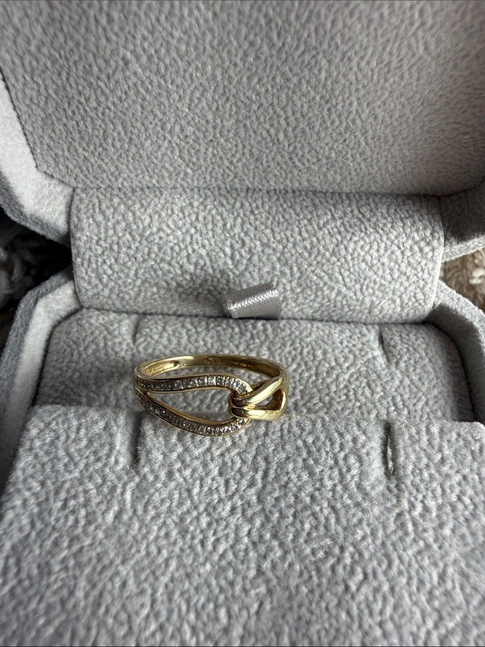 10k Gold Knot Accent Women’s Ring with Pavé Diamonds
